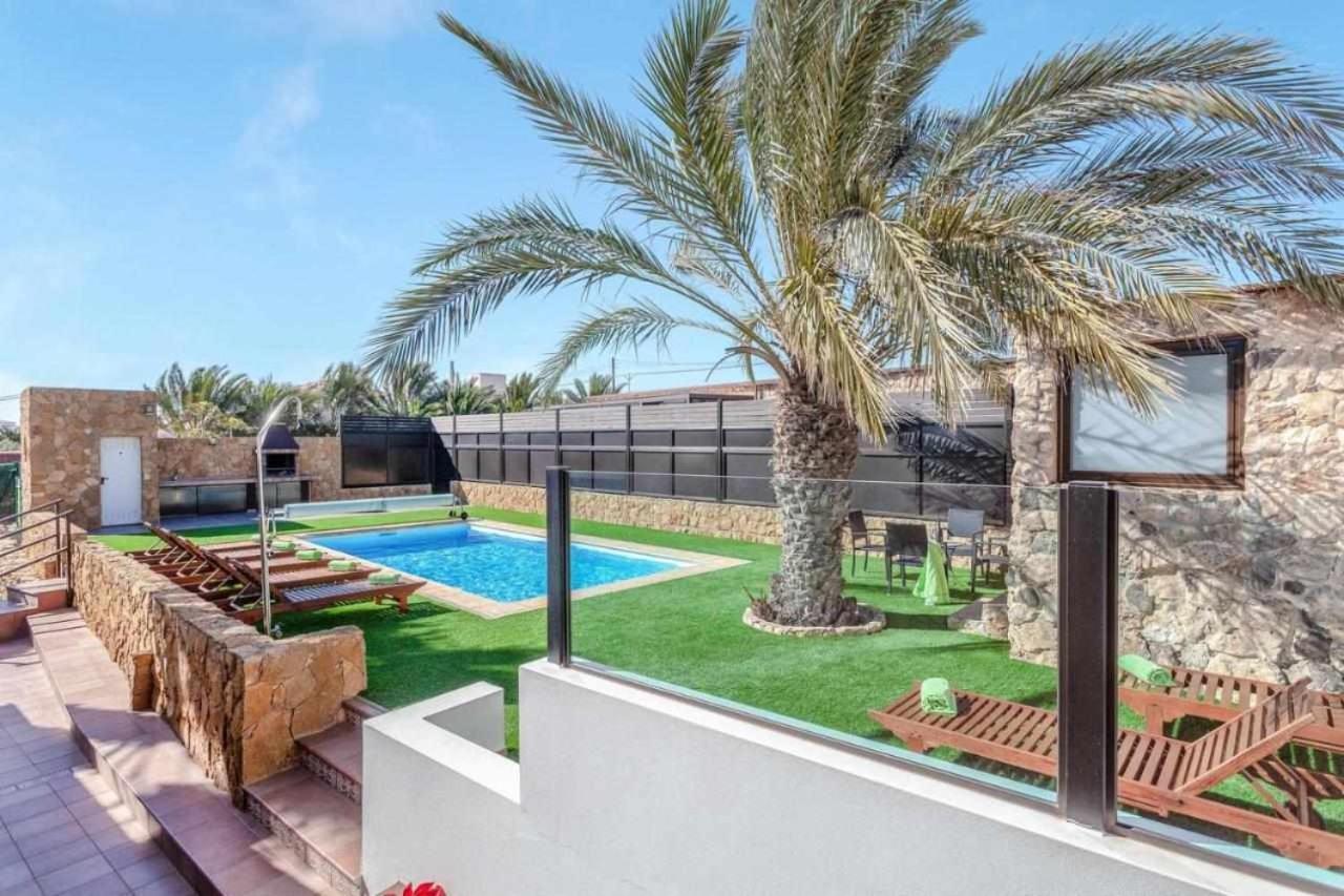 Villa Cobas Con Piscina Y Privada Triquivijate Buitenkant foto